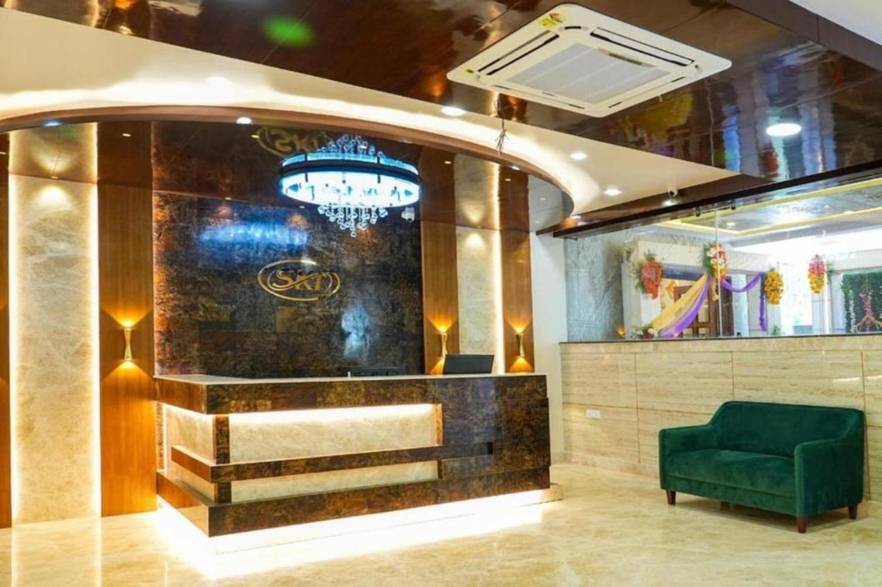 Sri Krishna Inn - Kempegowda Airport Bangalore Devanahalli Bagian luar foto