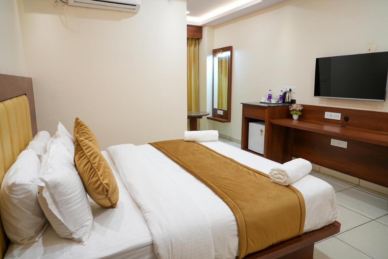 Sri Krishna Inn - Kempegowda Airport Bangalore Devanahalli Bagian luar foto