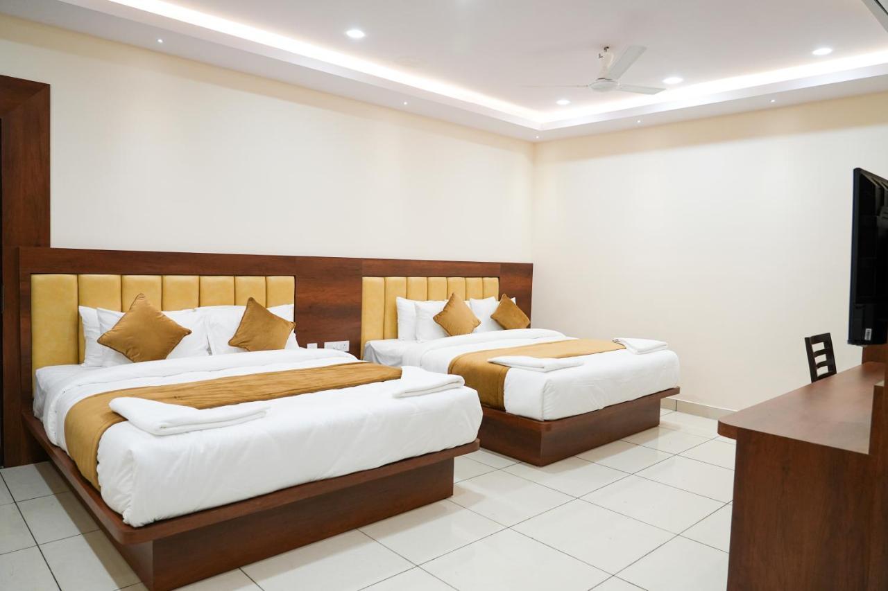 Sri Krishna Inn - Kempegowda Airport Bangalore Devanahalli Bagian luar foto