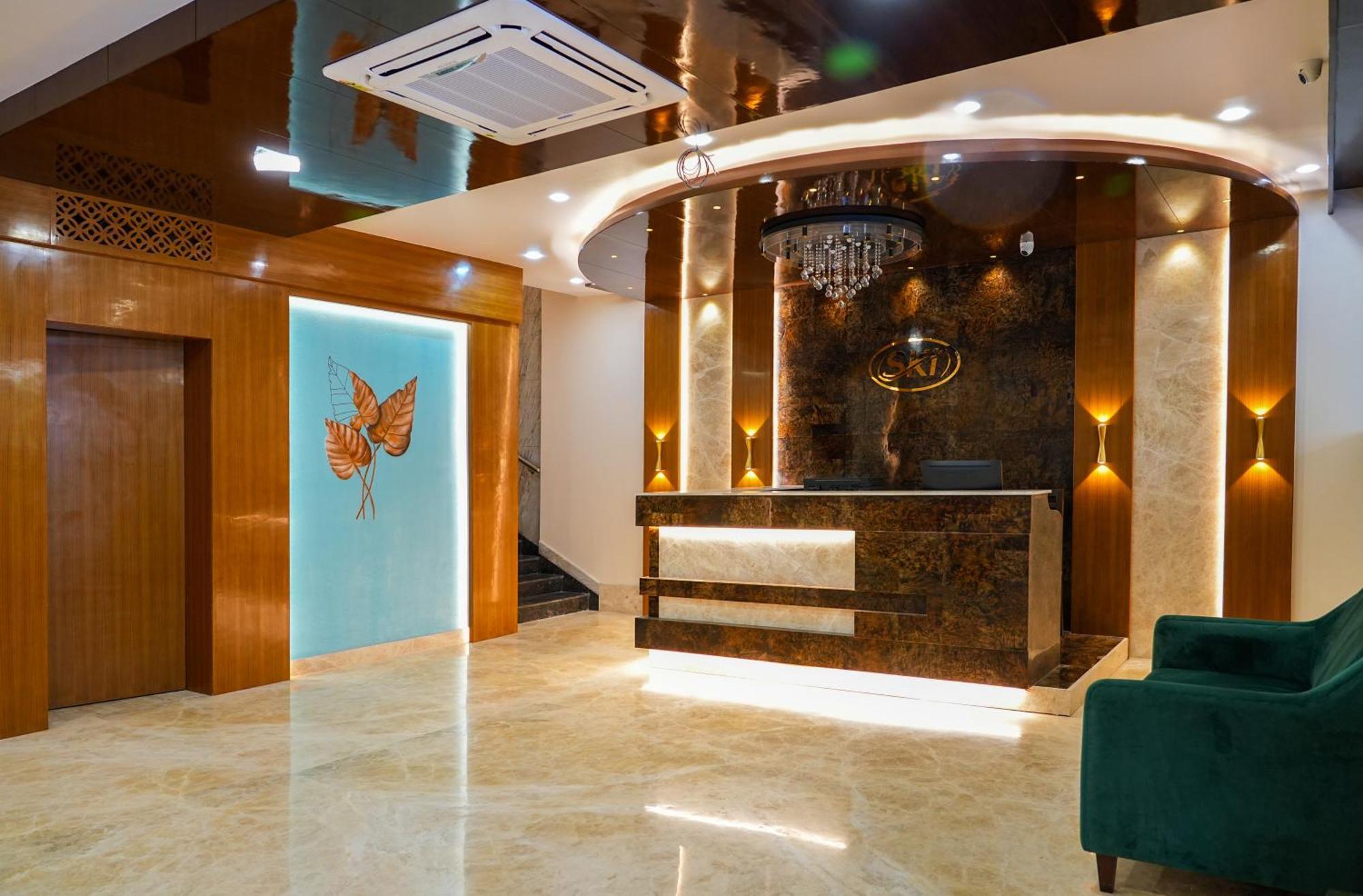 Sri Krishna Inn - Kempegowda Airport Bangalore Devanahalli Bagian luar foto