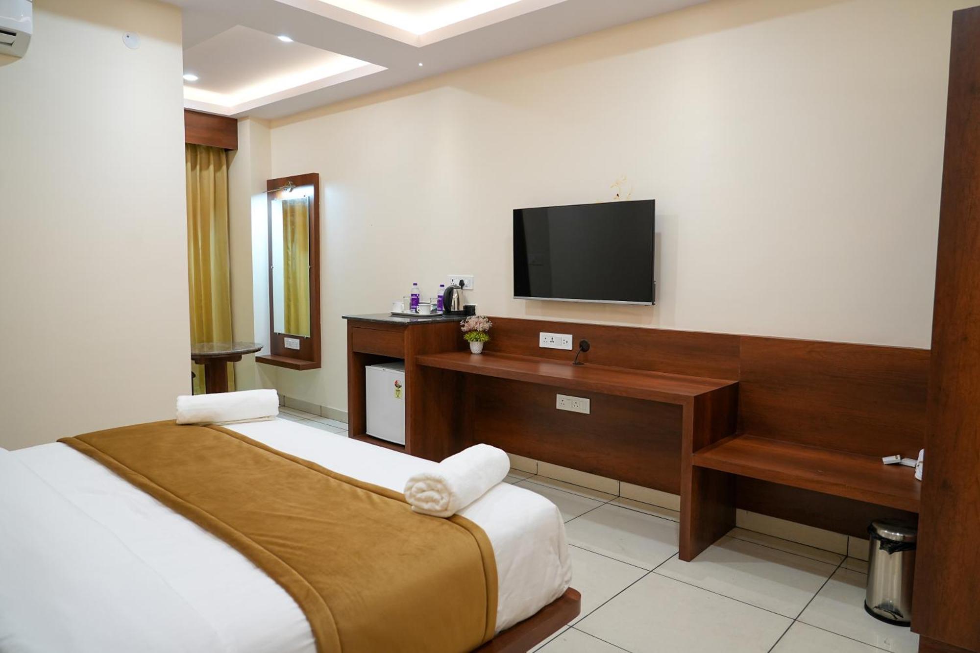 Sri Krishna Inn - Kempegowda Airport Bangalore Devanahalli Bagian luar foto