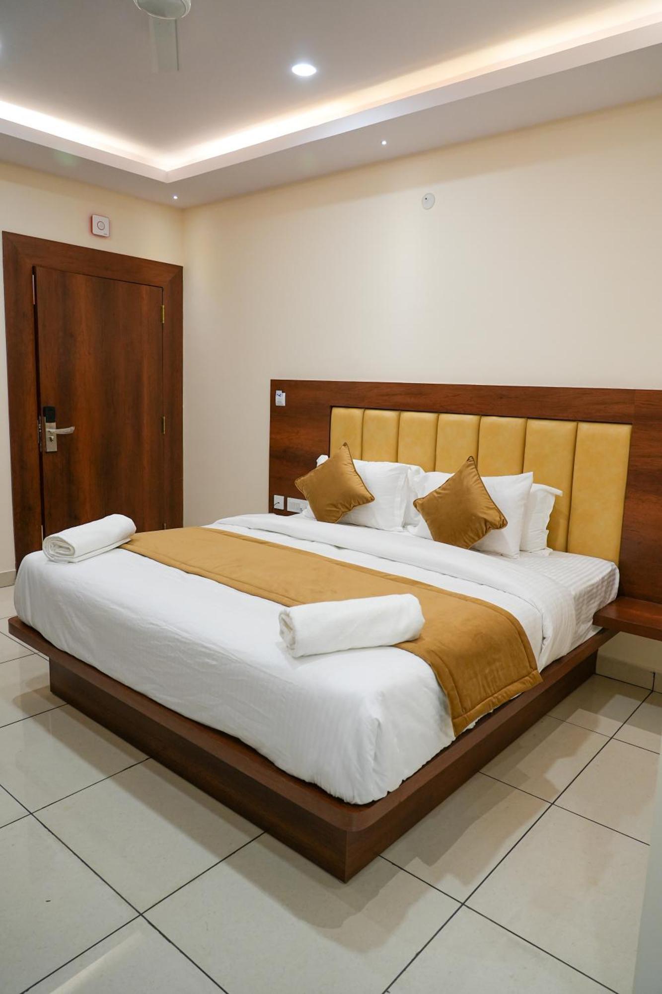 Sri Krishna Inn - Kempegowda Airport Bangalore Devanahalli Bagian luar foto