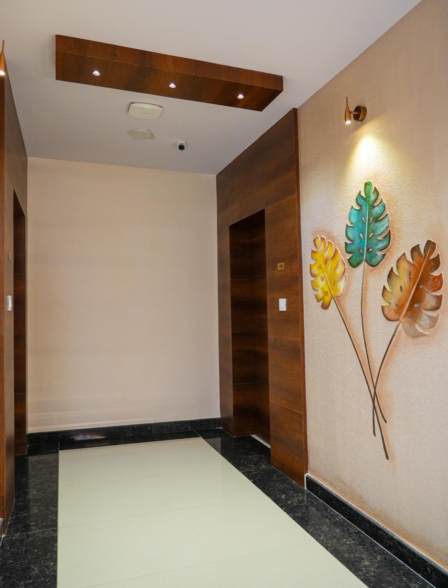Sri Krishna Inn - Kempegowda Airport Bangalore Devanahalli Bagian luar foto