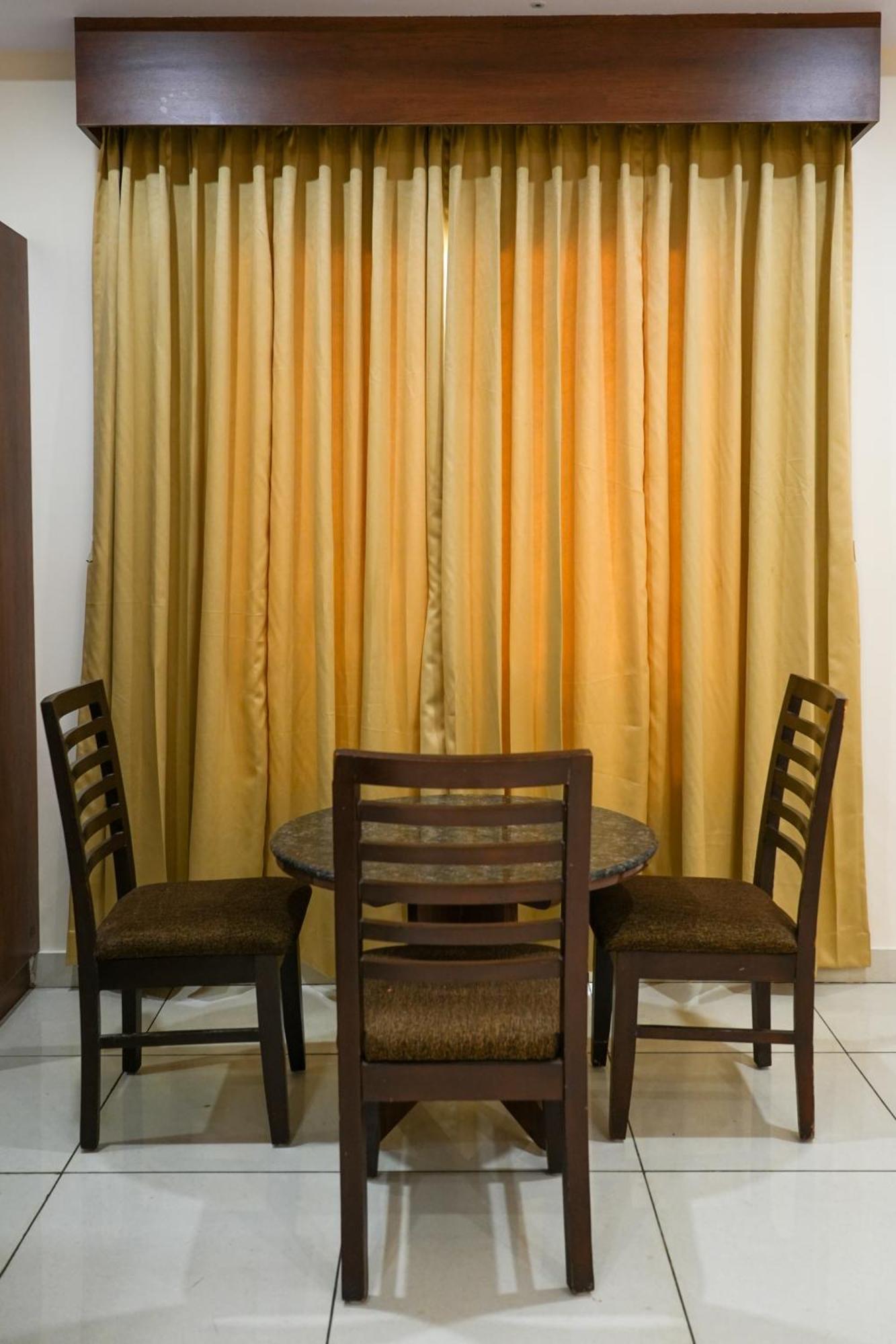 Sri Krishna Inn - Kempegowda Airport Bangalore Devanahalli Bagian luar foto