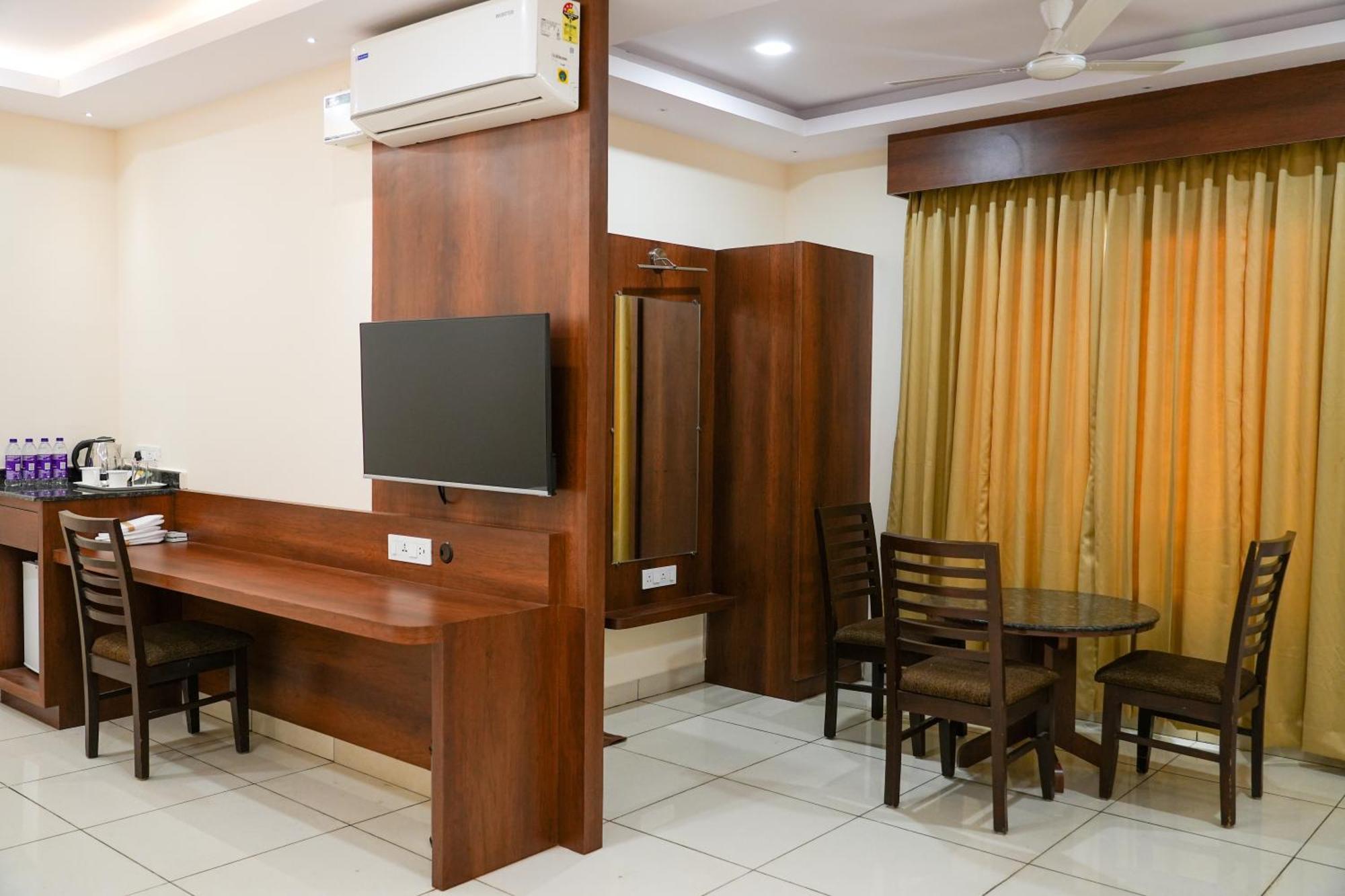 Sri Krishna Inn - Kempegowda Airport Bangalore Devanahalli Bagian luar foto
